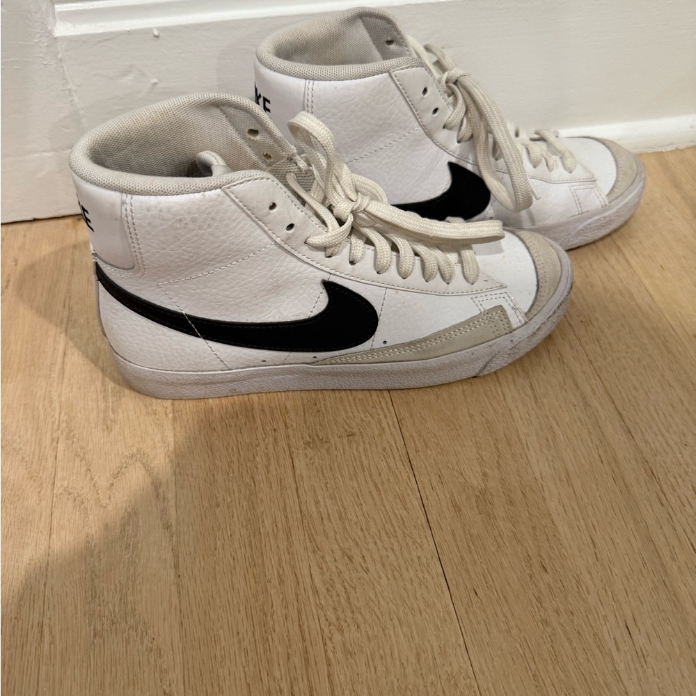 Nike Blazer Mid White and Black Sneakers - Picture 4 of 8